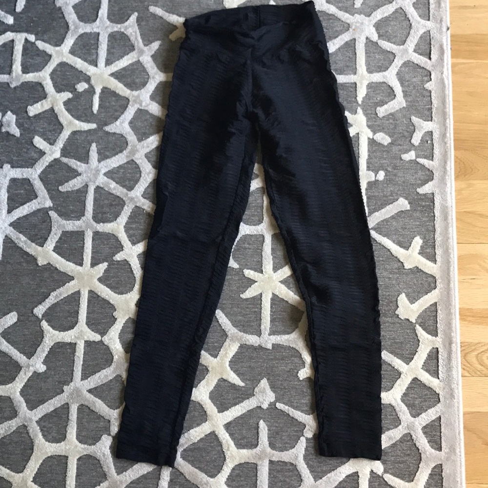 Textured black leggings